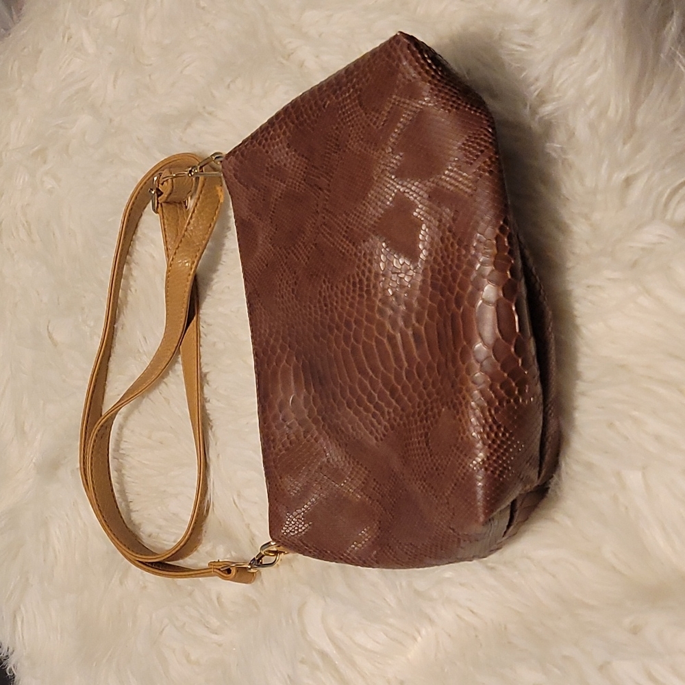 AmeriMode crossbody bag